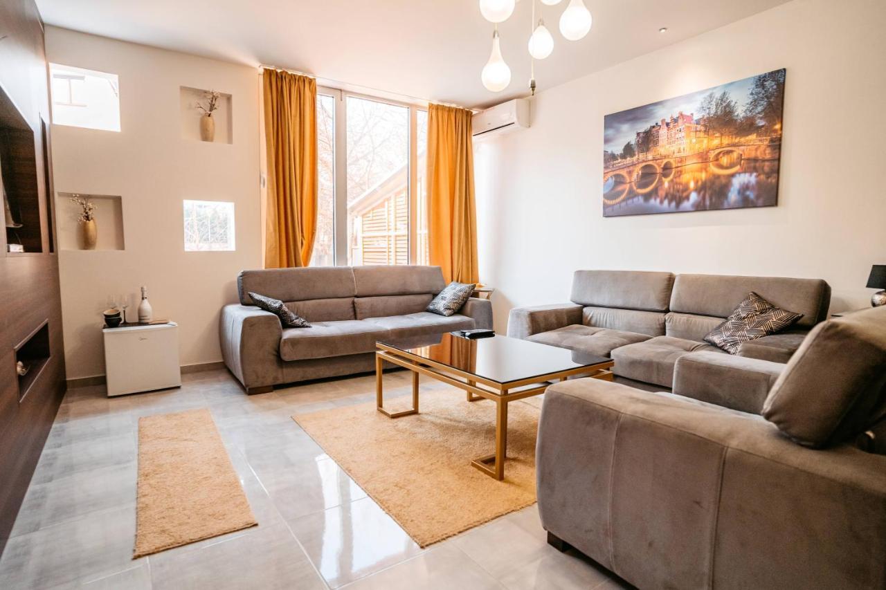 Magico Rooms & Apartments Nis Luaran gambar